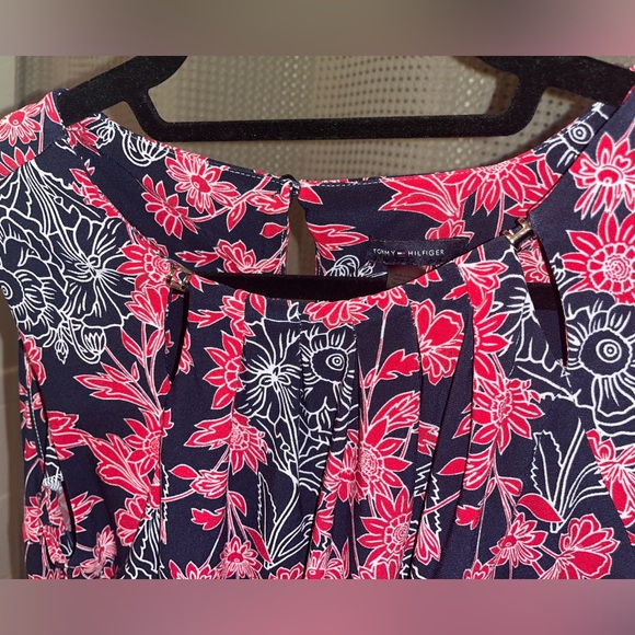 Tommy Hilfiger Sleeveless Top w/ Cutout Details SZ M - Picture 3 of 4